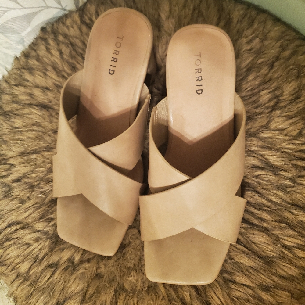 Torrid Tan Heeled Sandals Size 8.5 with Modern Design - Picture 2 of 6